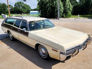 Right front 1972 Dodge Monaco Wagon
